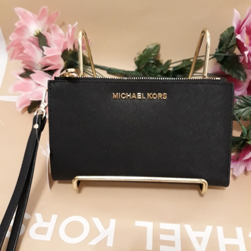Michael kors wristlet / wallet